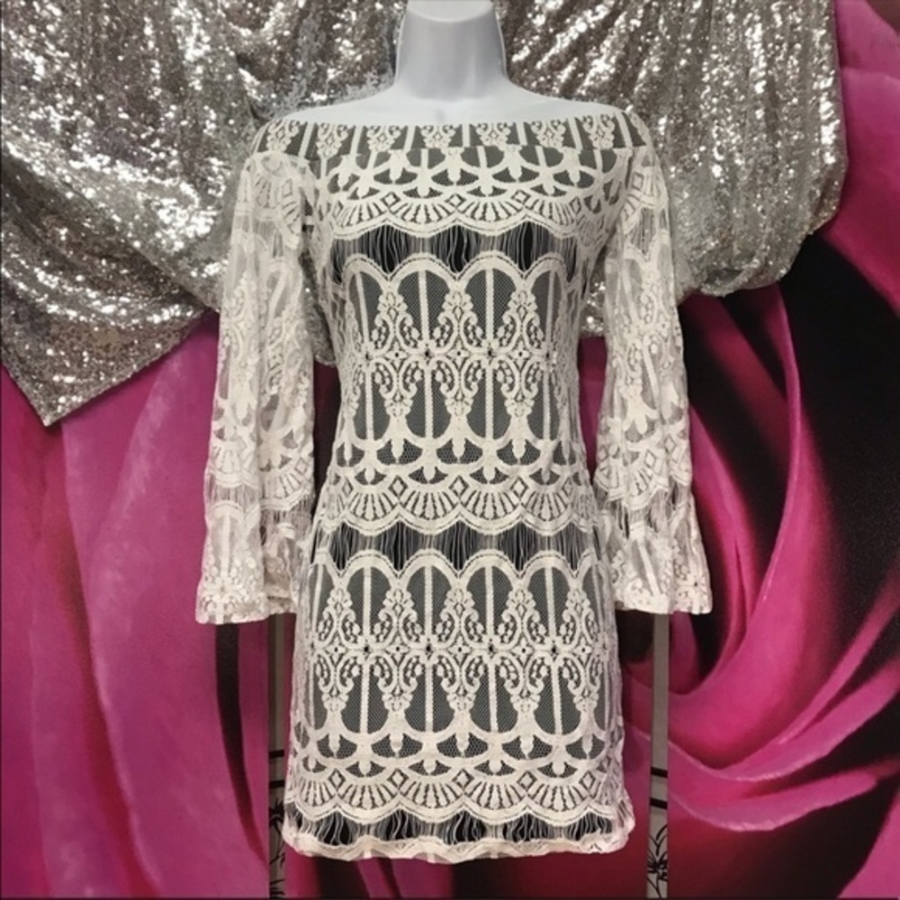 ❣️ Sale was 45$ down sizing ❣️ Off the shoulder dress